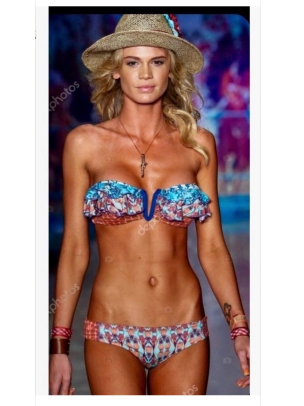 🐴(TOP) Maaji Blooming Champion Reversible Bikini Top- Small.